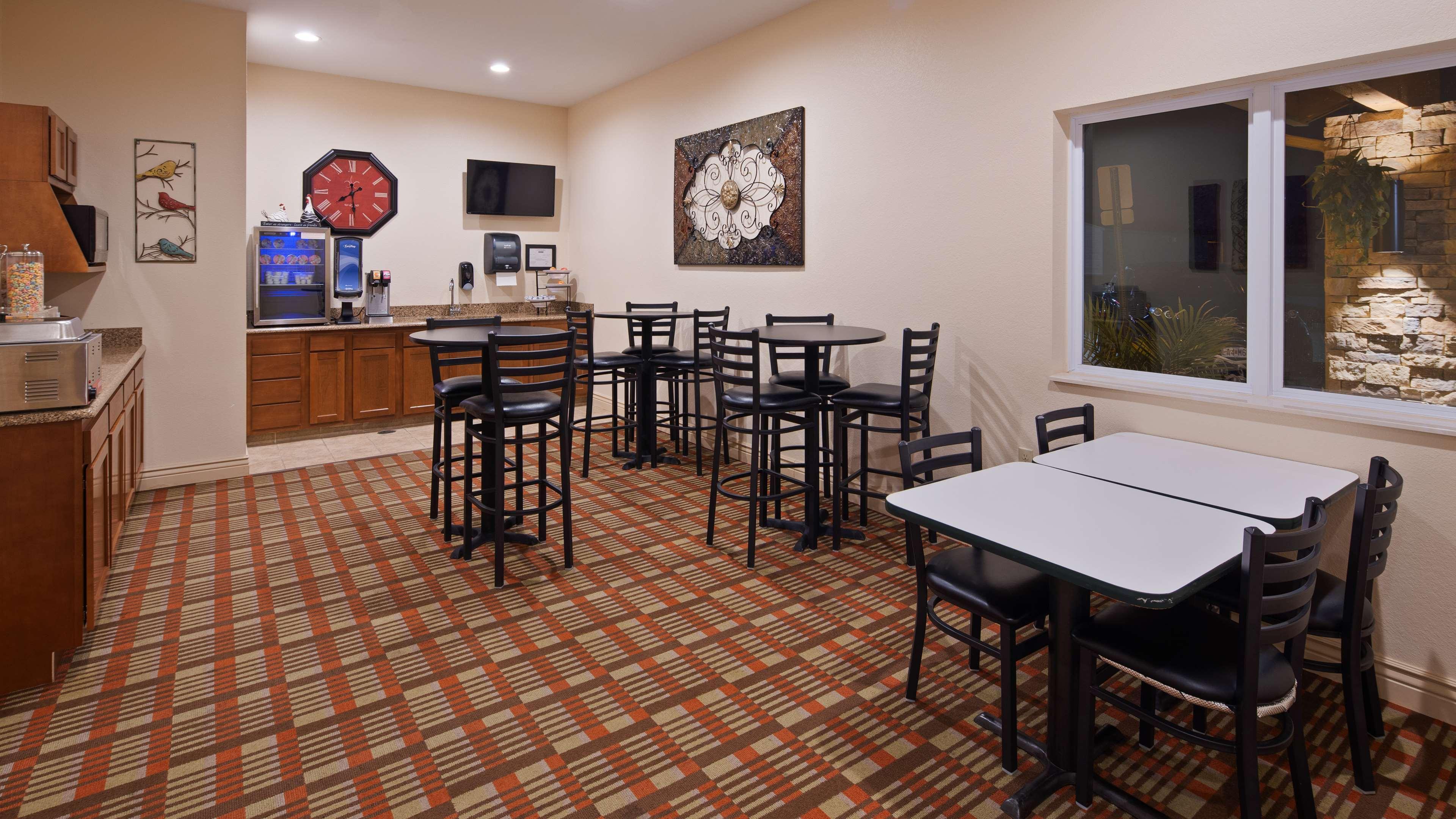 Surestay By Western Rend Hotel
